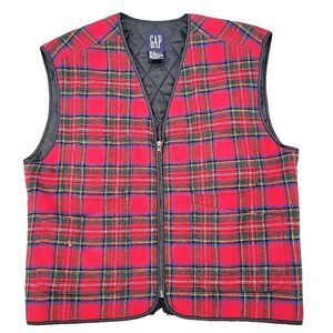 Gap Womens Plaid Vest Size Medium Quilted Lining Red Tartan Thread Pull